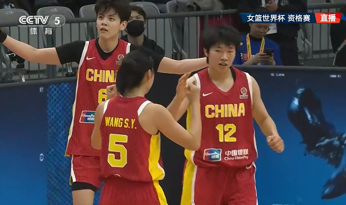 中国女篮10分险胜!直通世界杯,产生3个不可思议,宫鲁鸣遭质疑